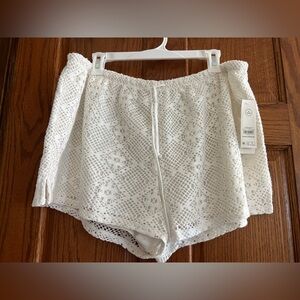 NWT No Boundaries White Cream Lace Knit Women's Shorts. Lined. Waist tie. Sz. XL